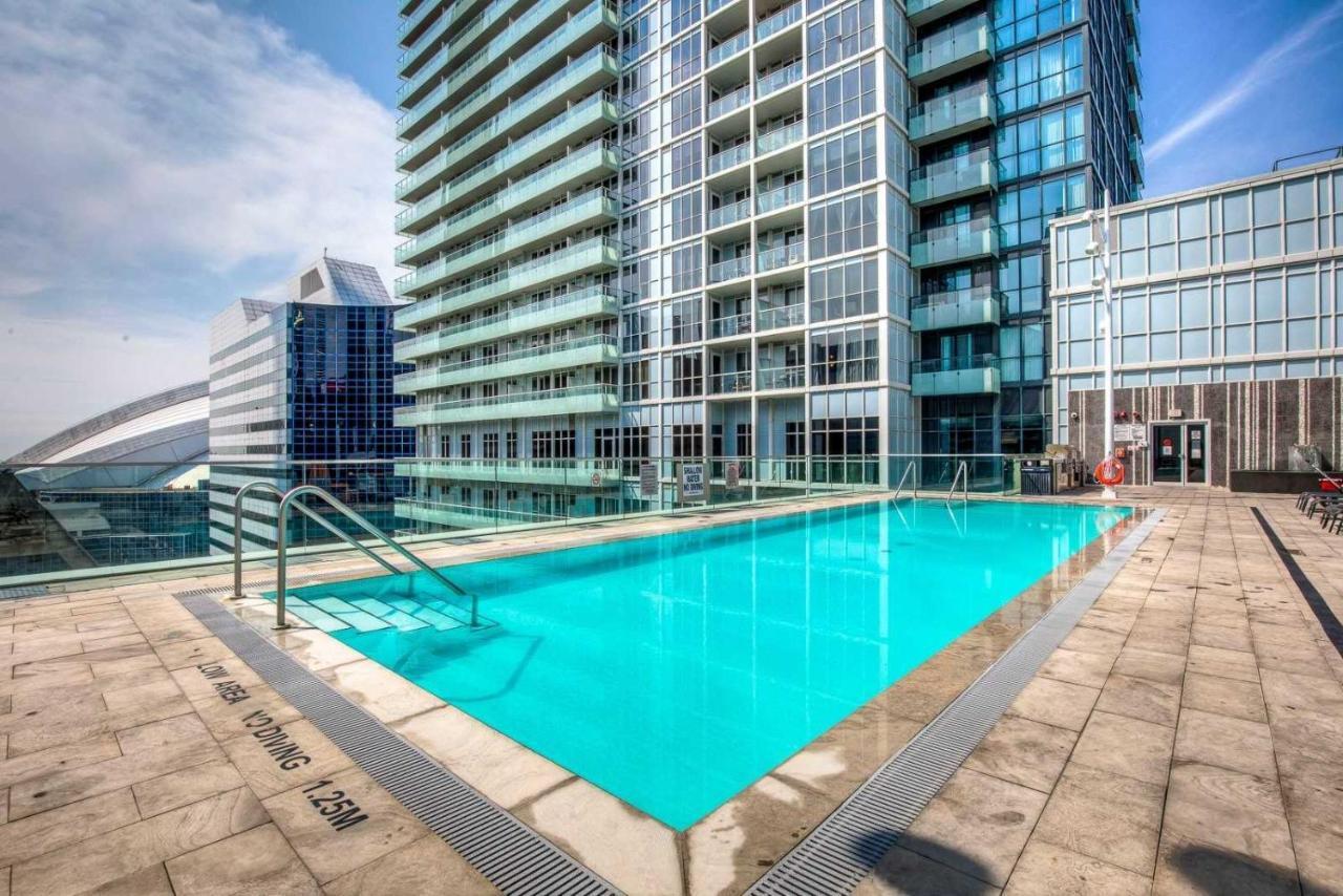 Front Street Suites Toronto Bagian luar foto