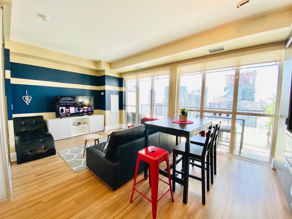 Front Street Suites Toronto Bagian luar foto