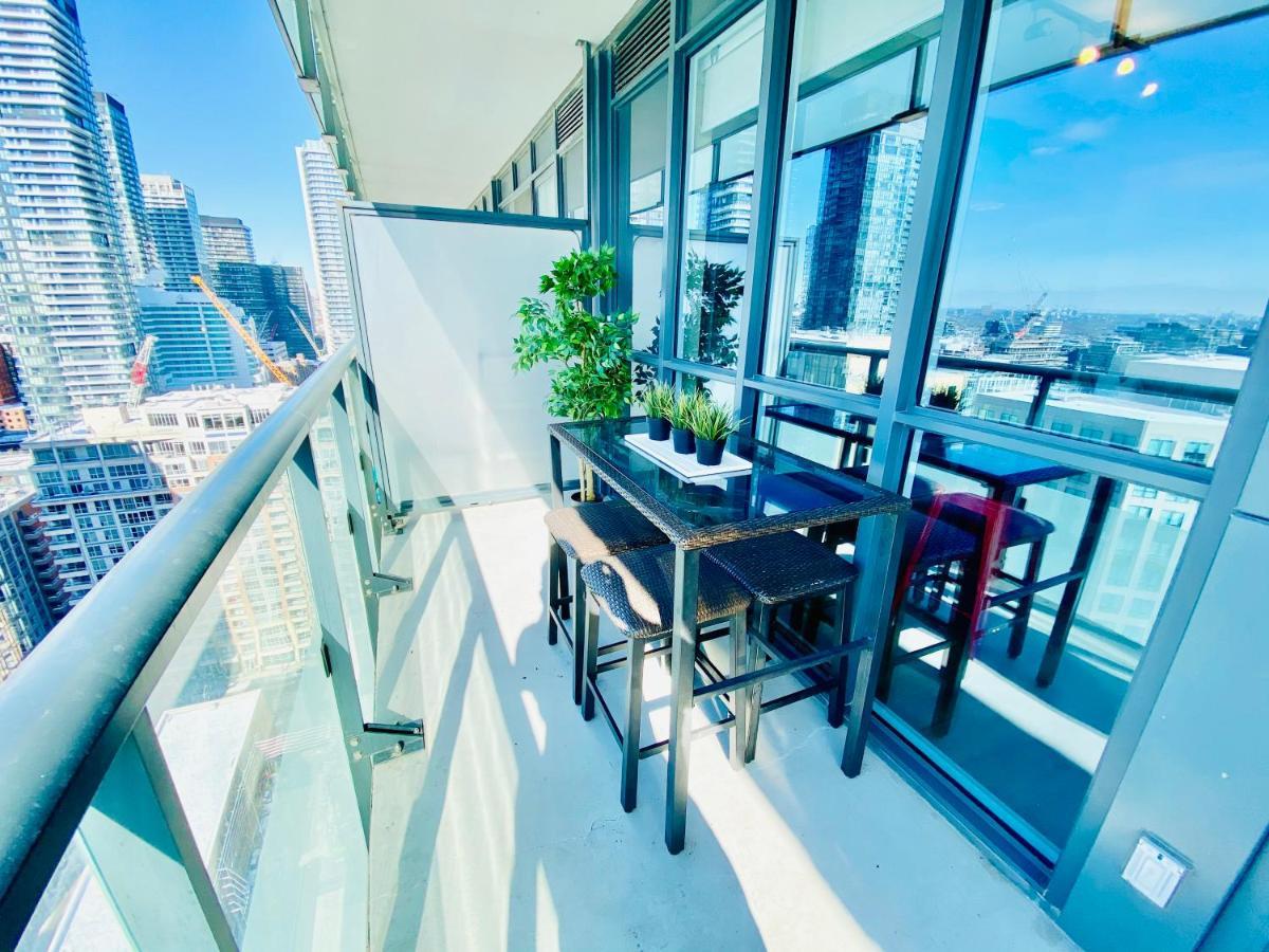 Front Street Suites Toronto Bagian luar foto